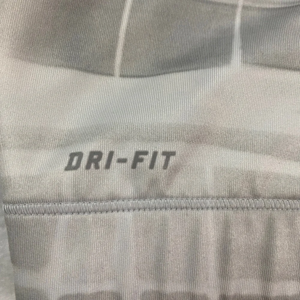 Nike Pro DRI-FIT Sports Bra Racerback Athletic Top Gray White Comfort XS EUC‎